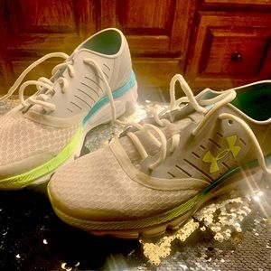 Under armor ladies shoes warn once !!!